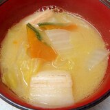 南瓜と白菜と麩の甘い味噌汁